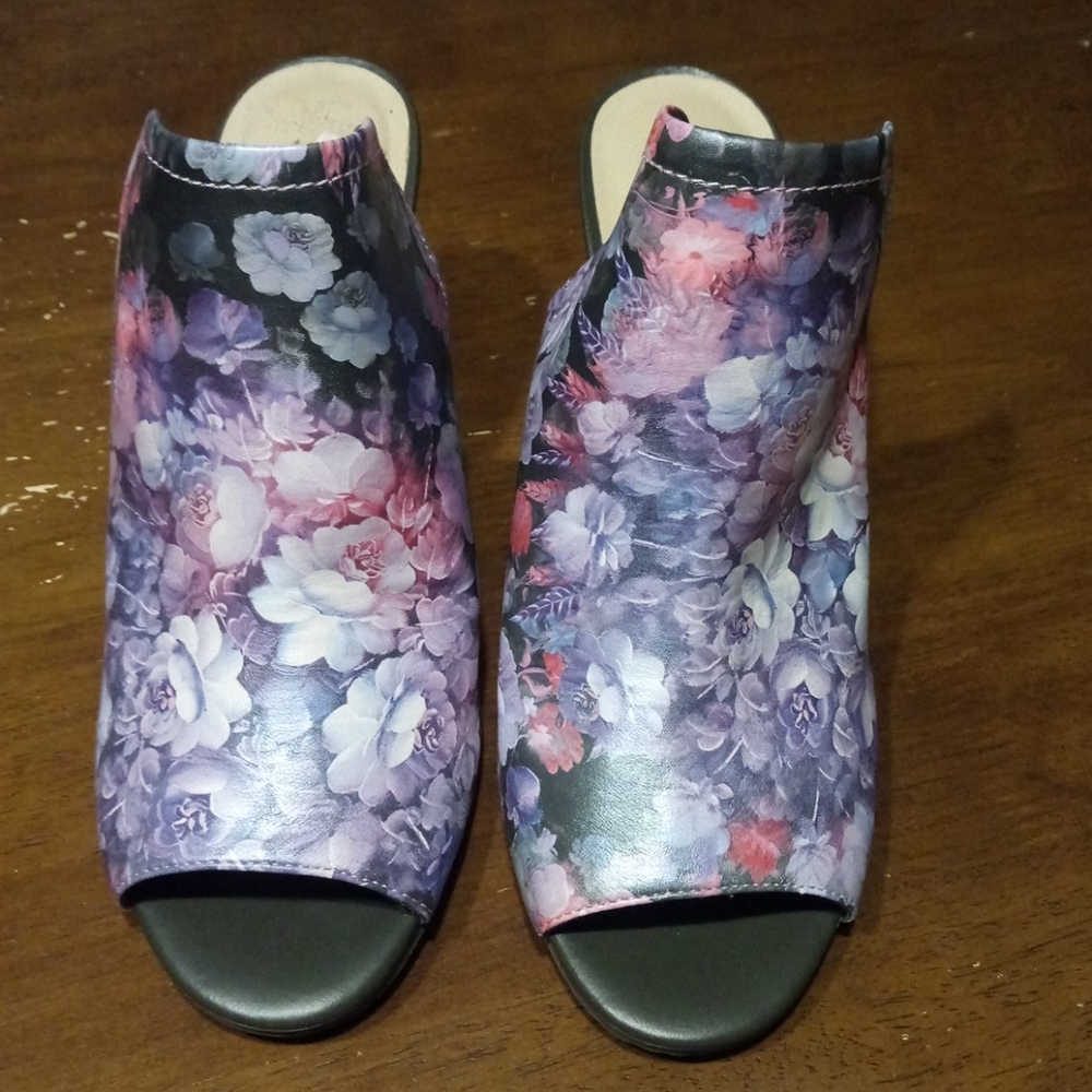 🆕 Vintage Floral Slide On Heels Size 8